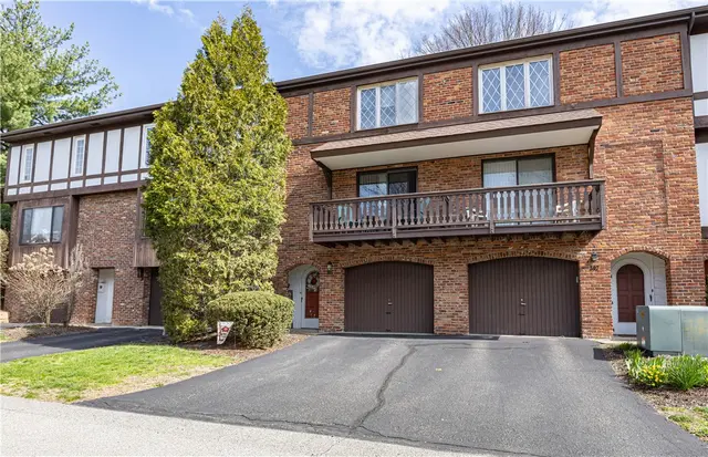 305 Woodbridge Dr gallery image 2