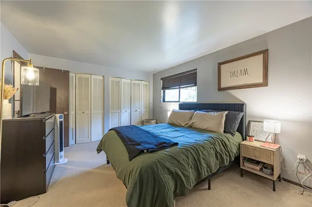 305 Woodbridge Dr gallery image 4