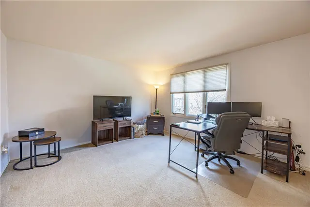 305 Woodbridge Dr gallery image 6