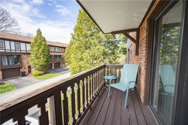 305 Woodbridge Dr gallery image 7