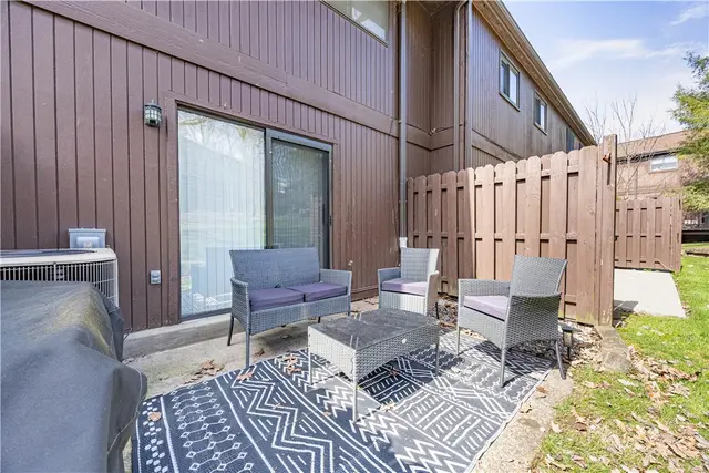 305 Woodbridge Dr gallery image 8