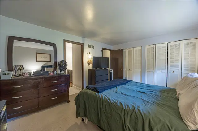305 Woodbridge Dr gallery image 9