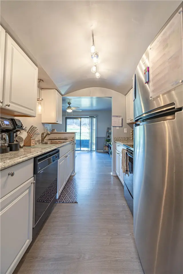 305 Woodbridge Dr gallery image 11