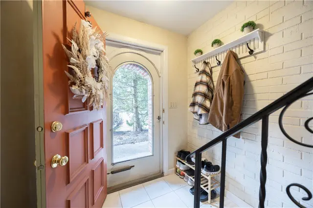 305 Woodbridge Dr gallery image 12