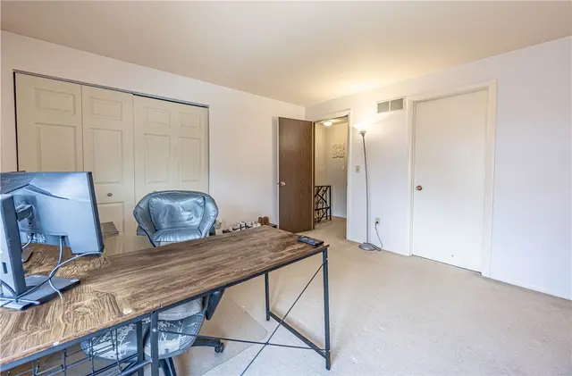 305 Woodbridge Dr gallery image 13
