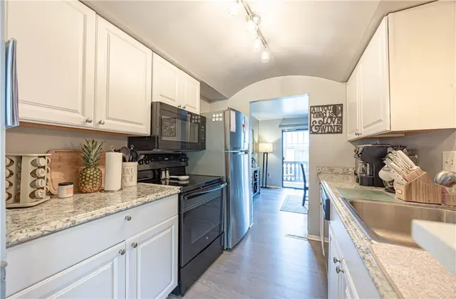 305 Woodbridge Dr gallery image 21