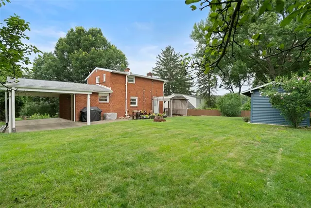 306 Bayberry Dr gallery image 2
