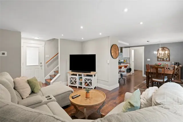 306 Bayberry Dr gallery image 4