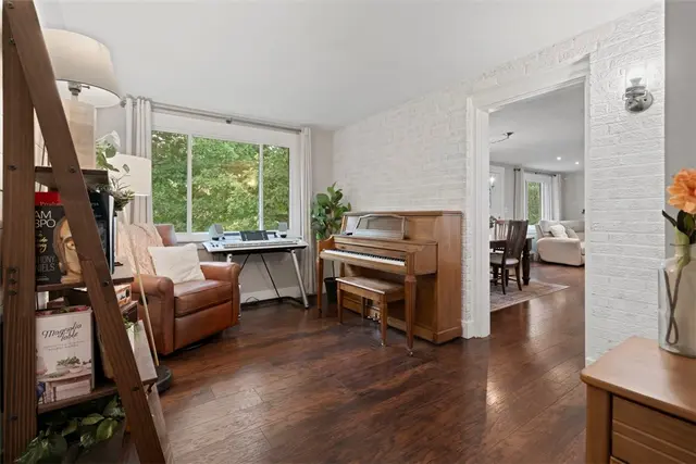 306 Bayberry Dr gallery image 5