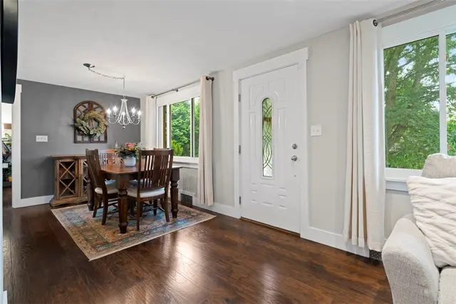 306 Bayberry Dr gallery image 7