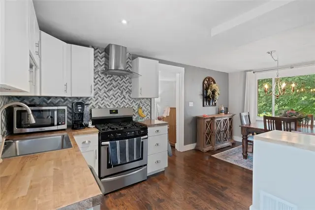 306 Bayberry Dr gallery image 8
