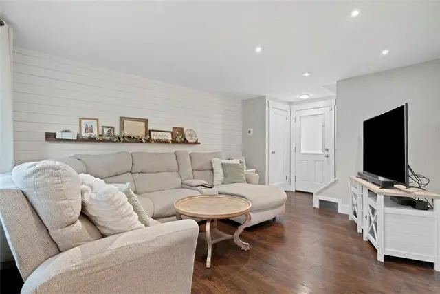 306 Bayberry Dr gallery image 15