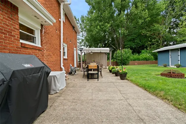 306 Bayberry Dr gallery image 16