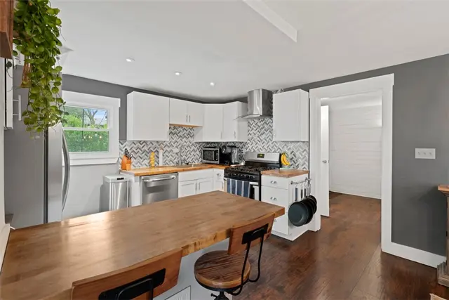 306 Bayberry Dr gallery image 18