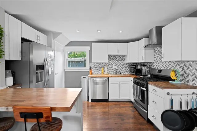 306 Bayberry Dr gallery image 20