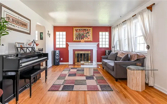 306 Bernice Street gallery image 15