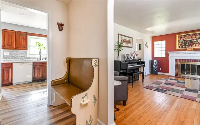 306 Bernice Street gallery image 16