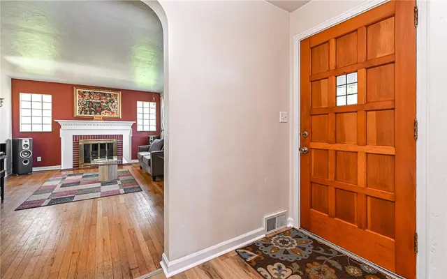 306 Bernice Street gallery image 19