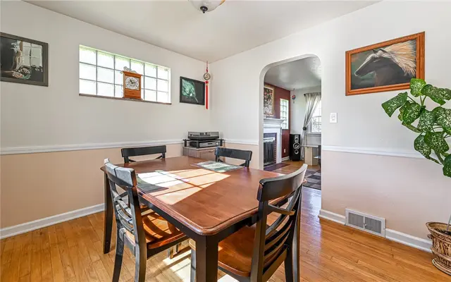 306 Bernice Street gallery image 21