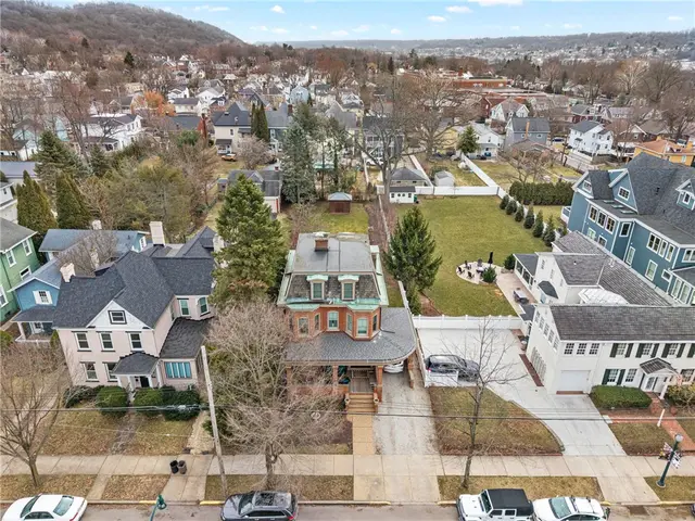 306 Broad Street gallery image 32