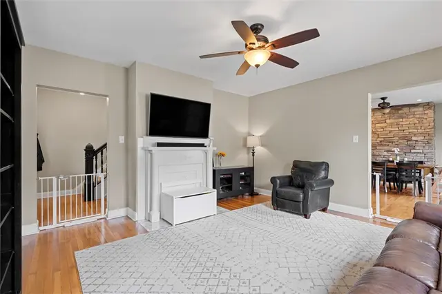 306 Centennial Ave gallery image 8