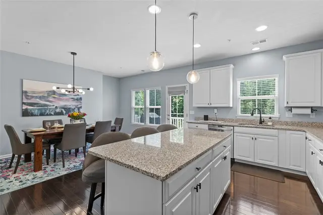 306 Cross Creek Dr gallery image 9