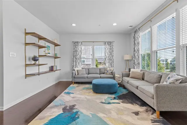 306 Cross Creek Dr gallery image 17