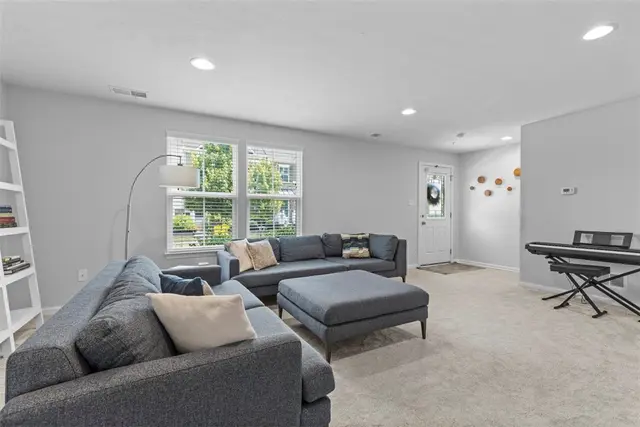 306 Cross Creek Dr gallery image 22