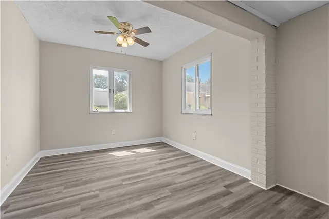 306 Good Ln gallery image 3