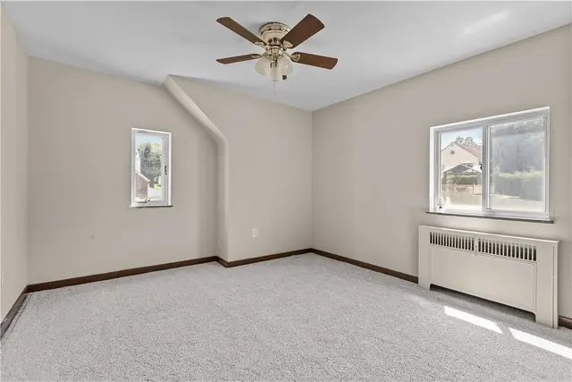306 Good Ln gallery image 4
