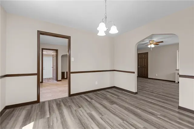 306 Good Ln gallery image 5