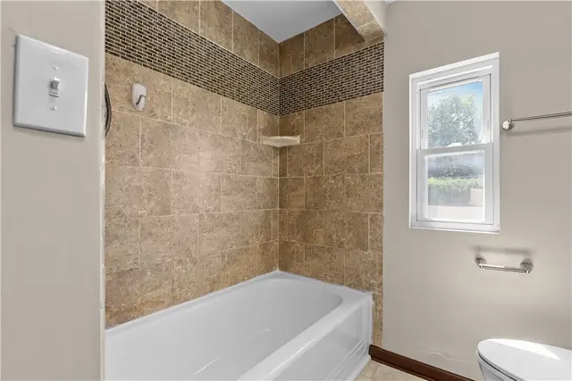 306 Good Ln gallery image 6