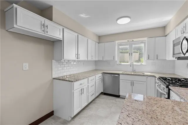 306 Good Ln gallery image 8