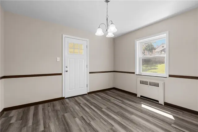 306 Good Ln gallery image 9
