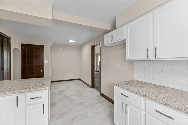 306 Good Ln gallery image 10