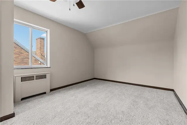 306 Good Ln gallery image 13