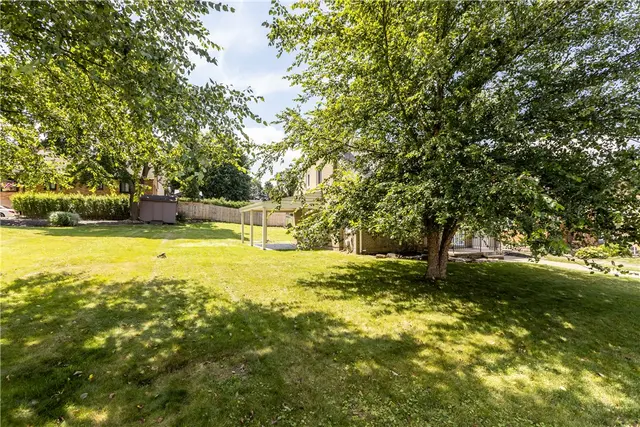 306 Good Ln gallery image 14