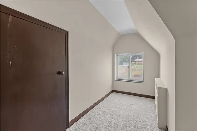 306 Good Ln gallery image 16