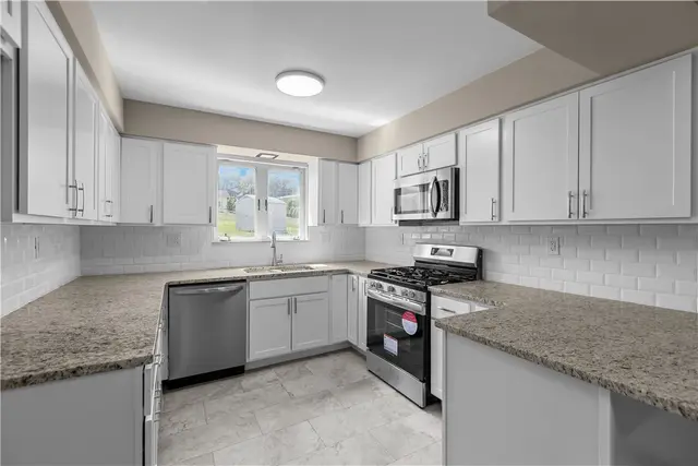 306 Good Ln gallery image 17
