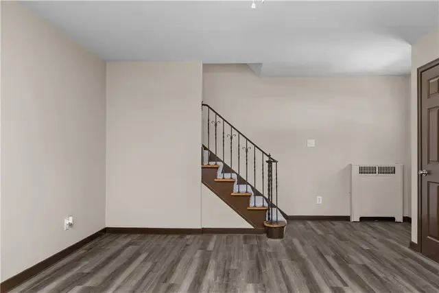 306 Good Ln gallery image 18