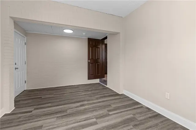 306 Good Ln gallery image 20