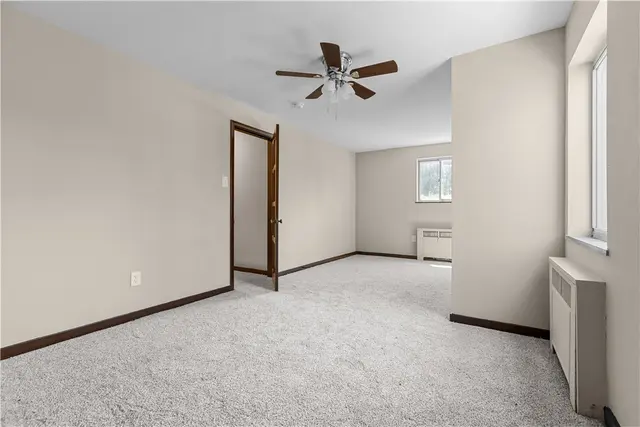 306 Good Ln gallery image 24
