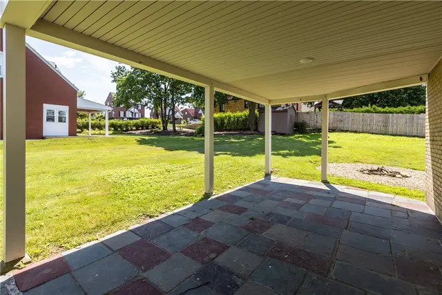 306 Good Ln gallery image 25