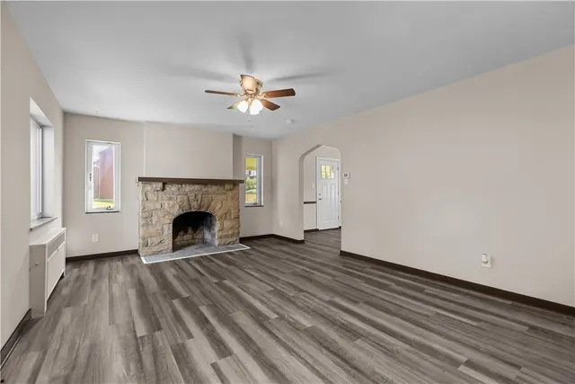 306 Good Ln gallery image 26