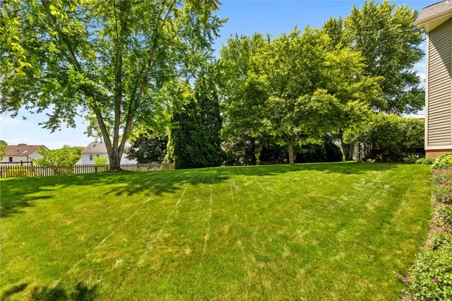 306 Hillcrest Drive gallery image 5