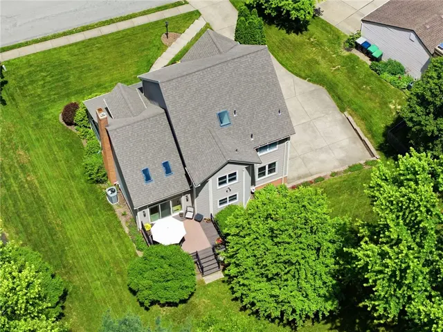 306 Hillcrest Drive gallery image 8