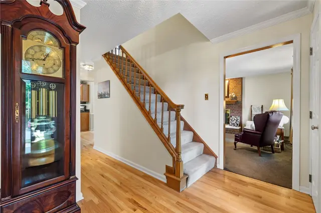 306 Hillcrest Drive gallery image 11