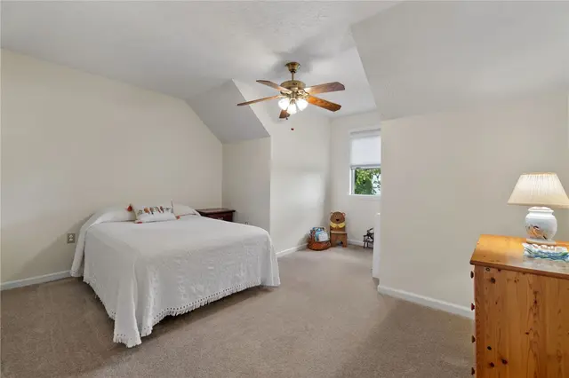 306 Hillcrest Drive gallery image 12