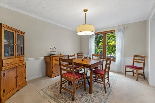 306 Hillcrest Drive gallery image 13