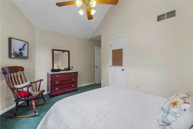 306 Hillcrest Drive gallery image 14